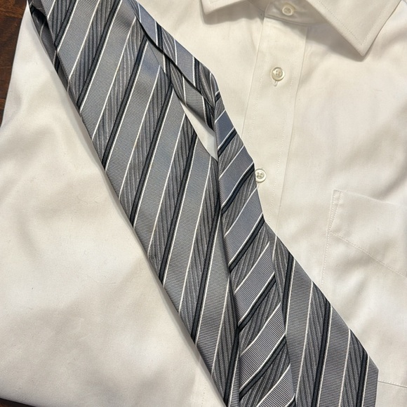 (034) beautiful men’s gray and black tie by Geoffrey Beene. Stain resistant. - Picture 7 of 8